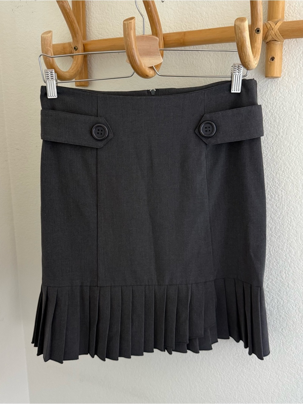 Wawa dark academia black pleated twill mini skirt with button detail Size M